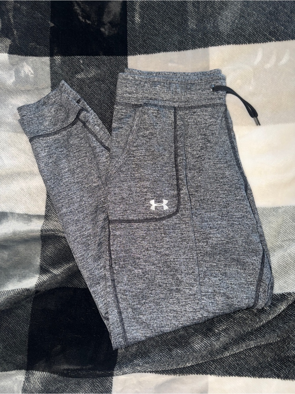 Women’s Medium Under Armour Grey Lightweight Sweatpants